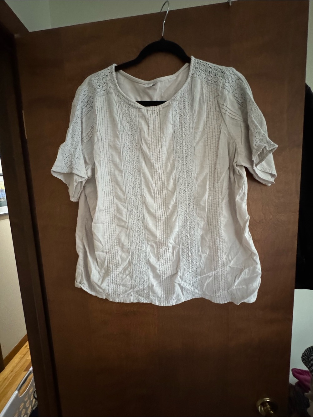 Old Navy Cream Lace & Pintuck Short Sleeve Blouse